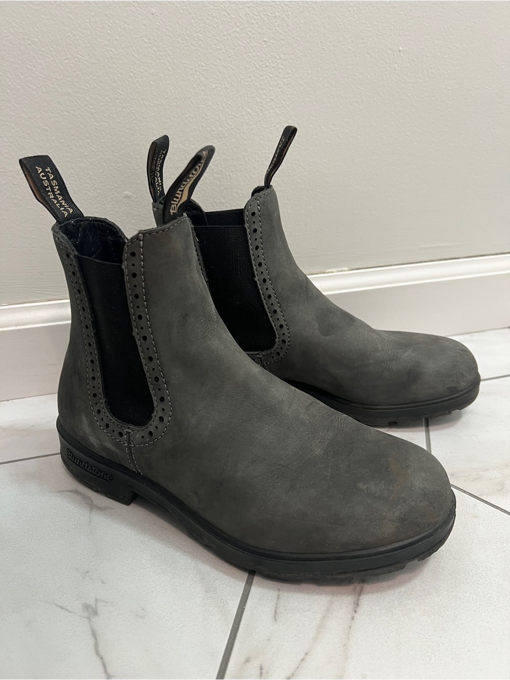 Blundstone High-Top 1630 Rustic
Black Chelsea Boot Size 8.5 Women's